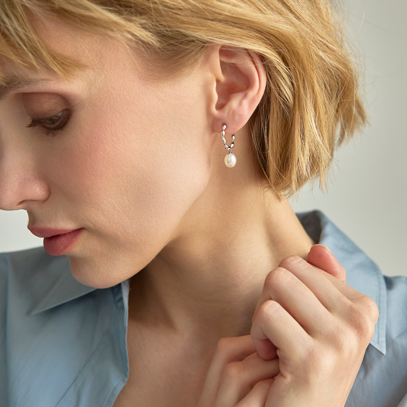 Sidabriniai auskarai su perlais