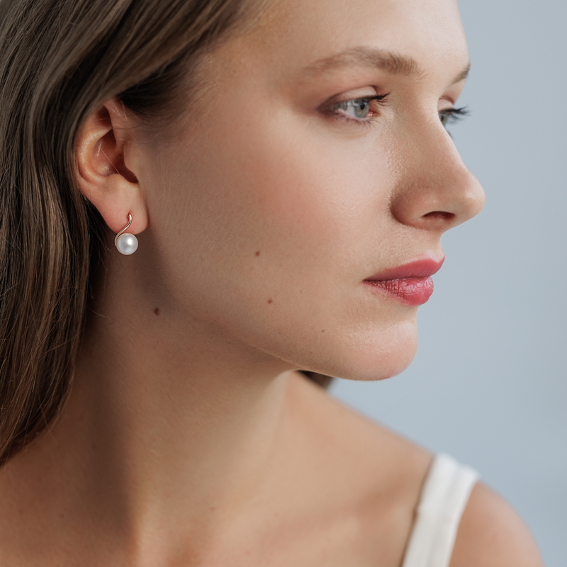 Auksiniai auskarai su perlais