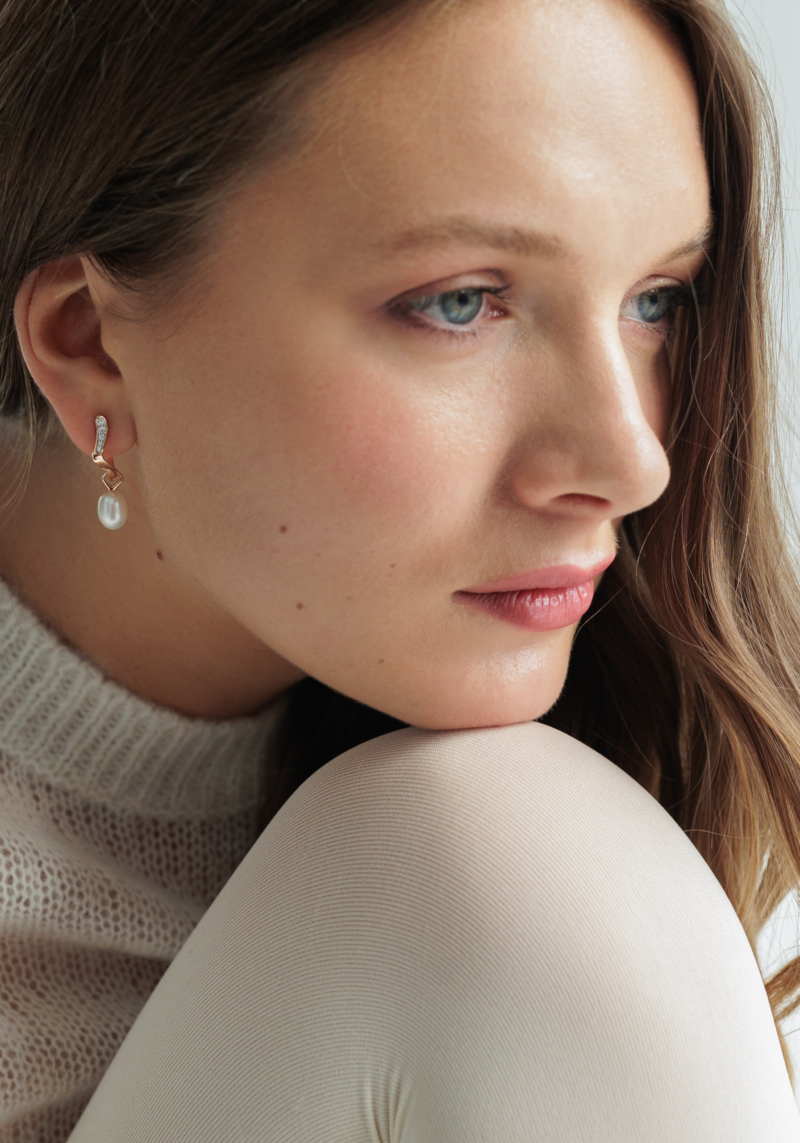 Paauksuoti sidabriniai auskarai su perlais ir cirkoniais