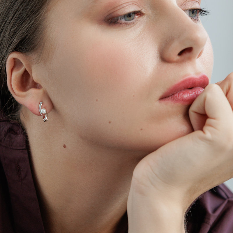 Sidabriniai auskarai su perlais