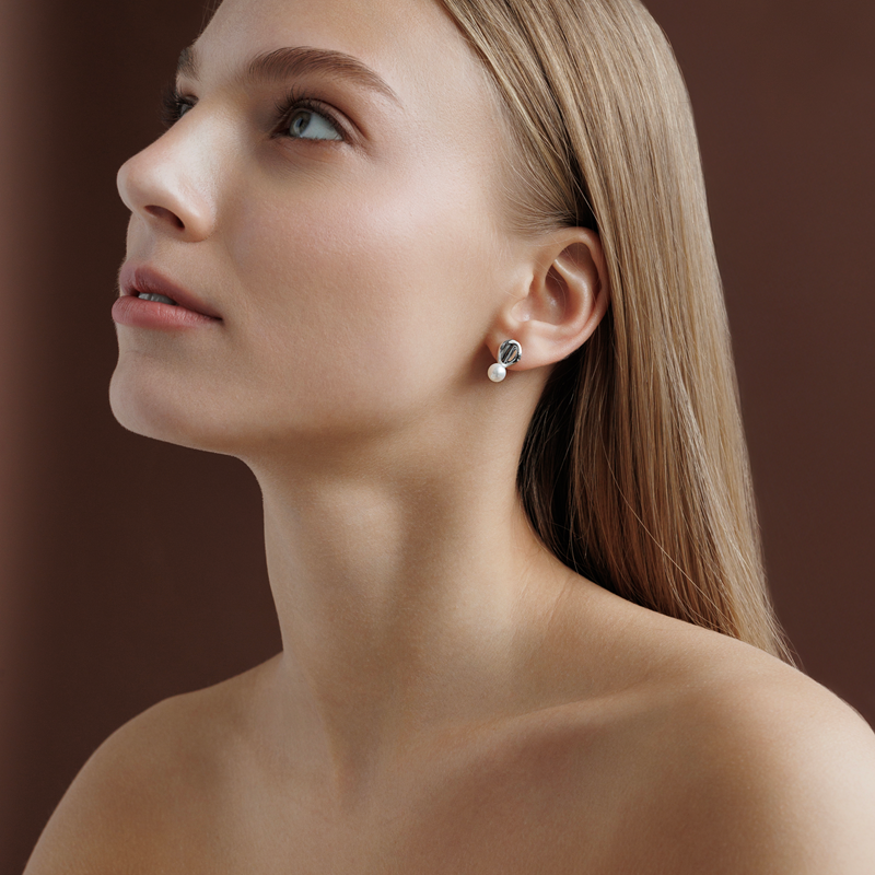 Sidabriniai auskarai su perlais