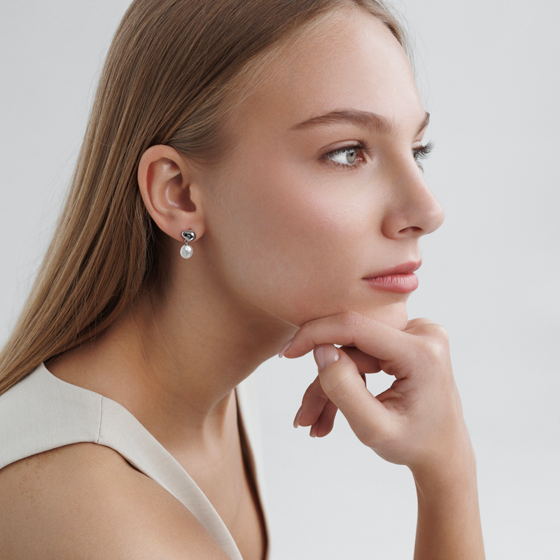 Sidabriniai auskarai su perlais