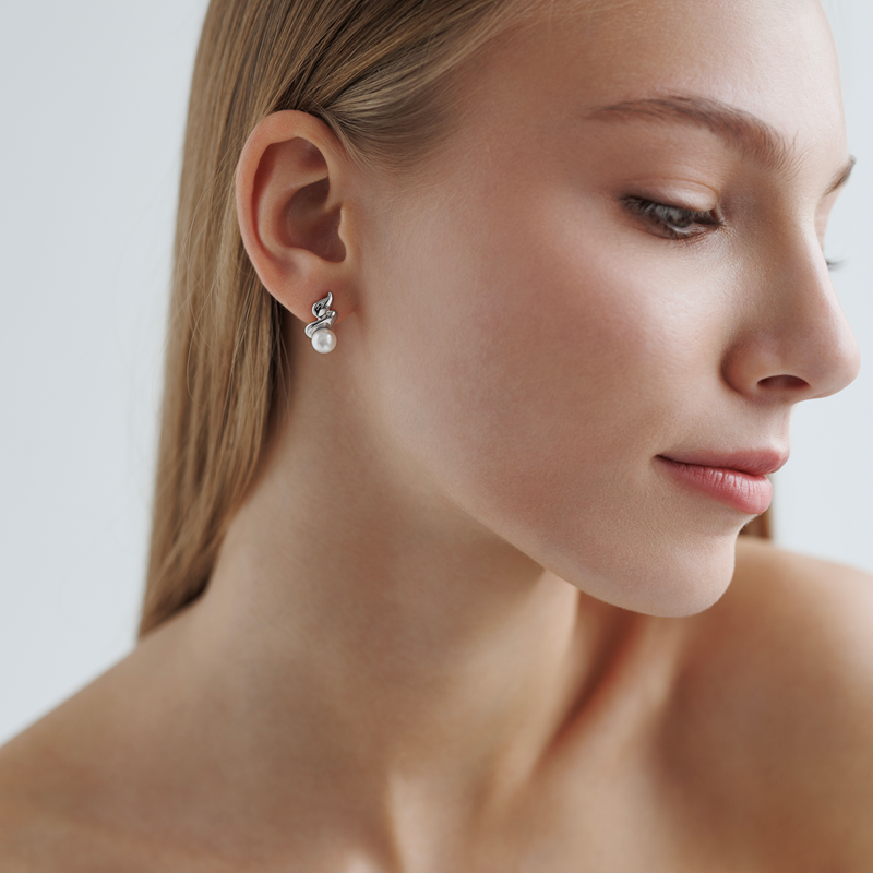 Sidabriniai auskarai su perlais