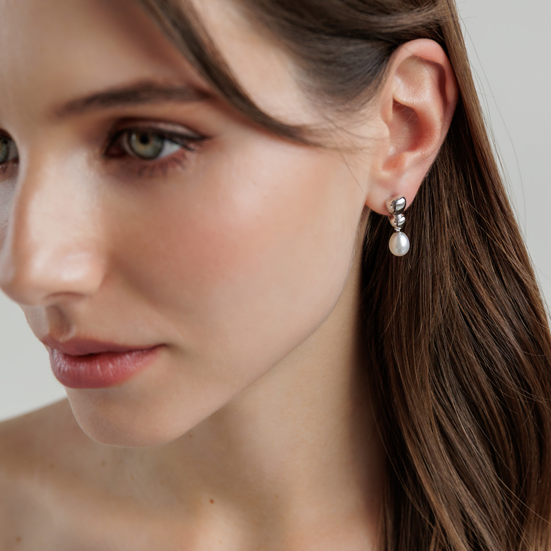 Sidabriniai auskarai su perlais