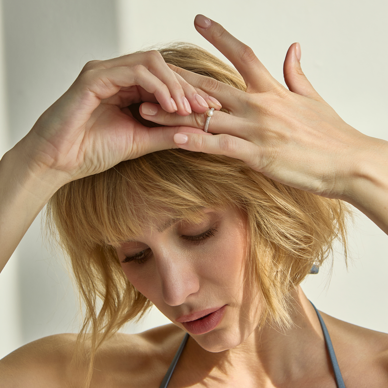 Sidabrinis žiedas su perlu ir cirkoniais