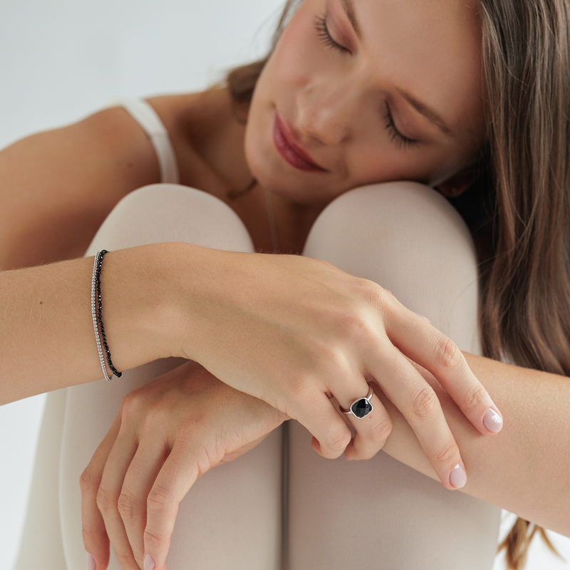 Sidabrinis žiedas su oniksu