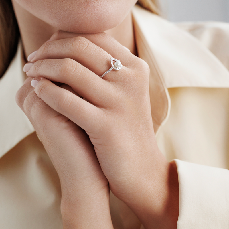 Sidabrinis žiedas su perlu ir cirkoniais