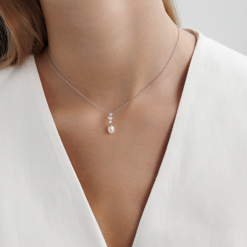 Sidabrinė grandinėlė su perlu ir cirkoniais