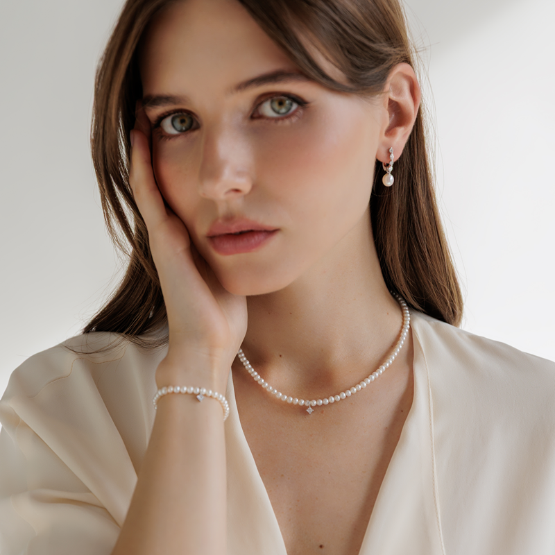 Perlų vėrinys su sidabru ir cirkoniais