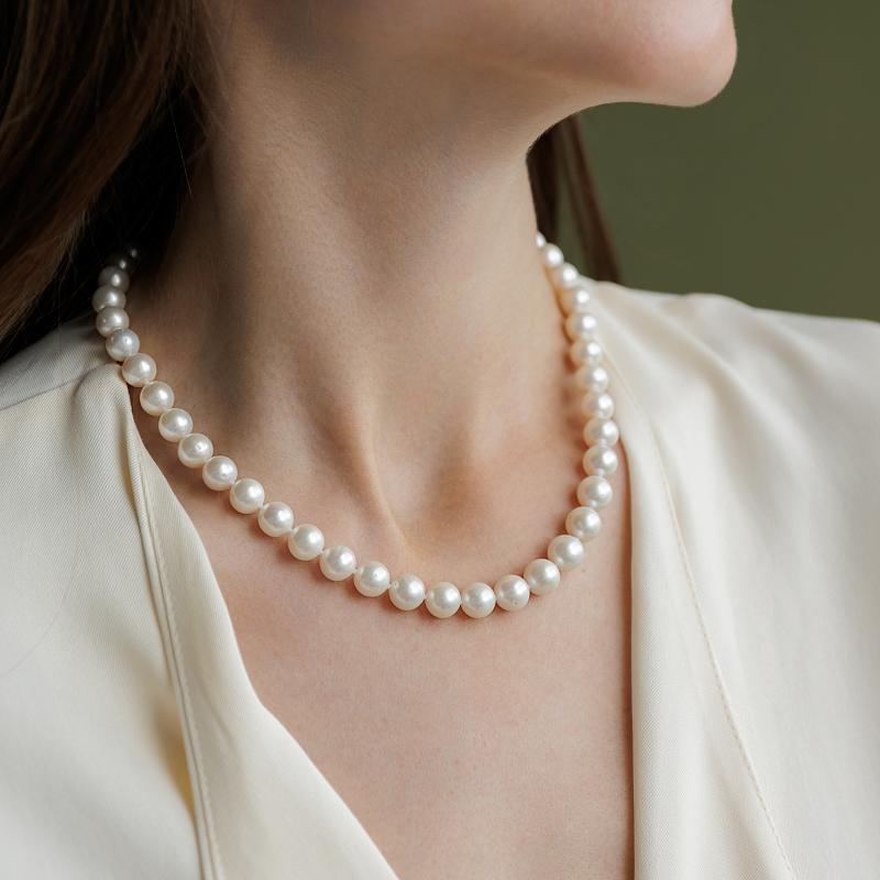 Perlų vėrinys su auksu