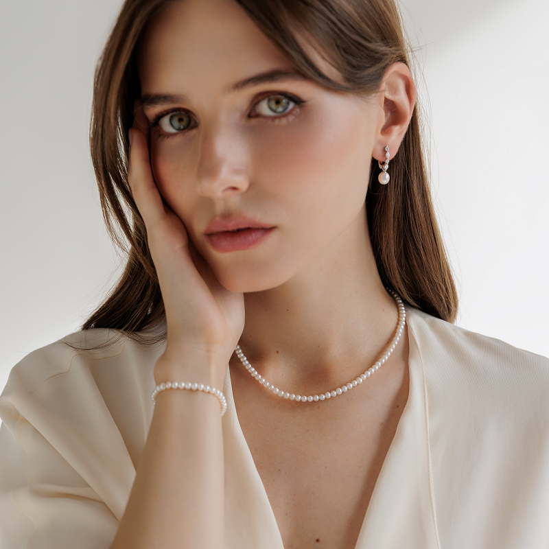 Perlų vėrinys su sidabru