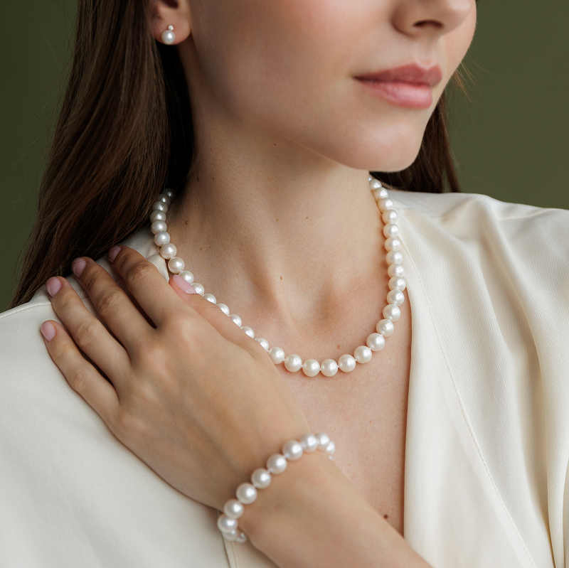 Perlų vėrinys su auksu