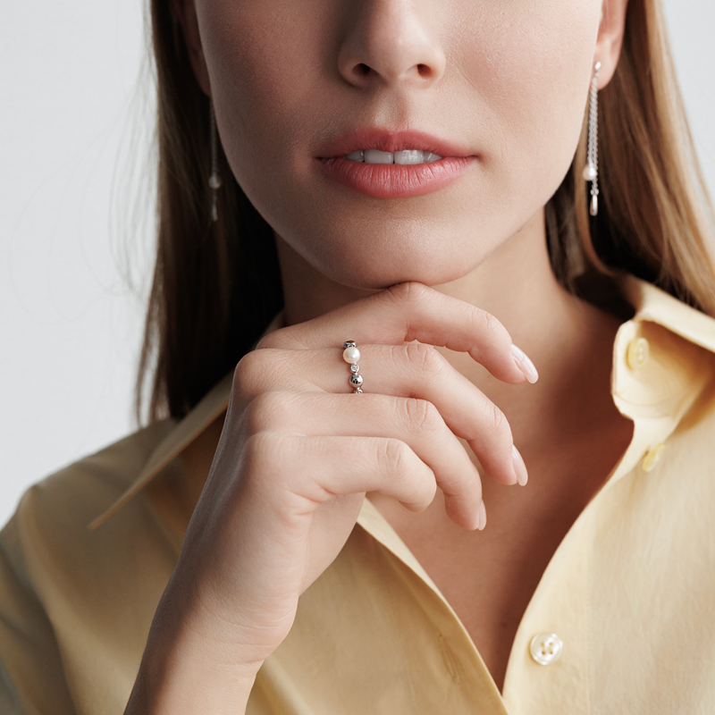 Sidabrinis žiedas su perlu ir cirkoniais