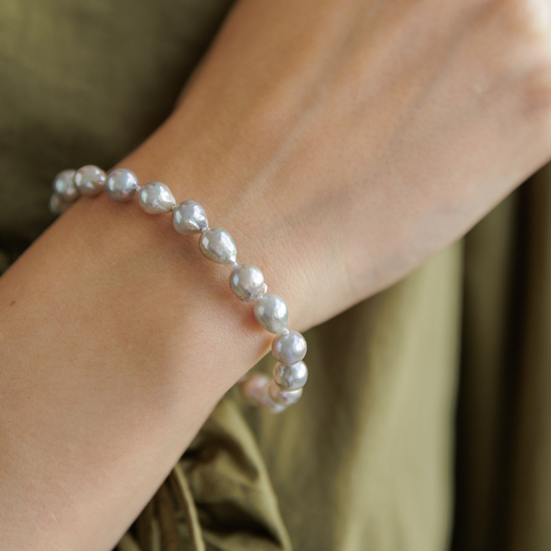 Perlų apyrankė su sidabru