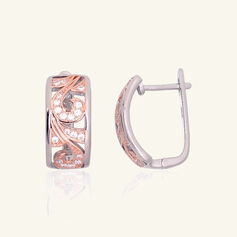 Sidabriniai ažūriniai auskarai su auksuotais ornamentais ir cirkoniais