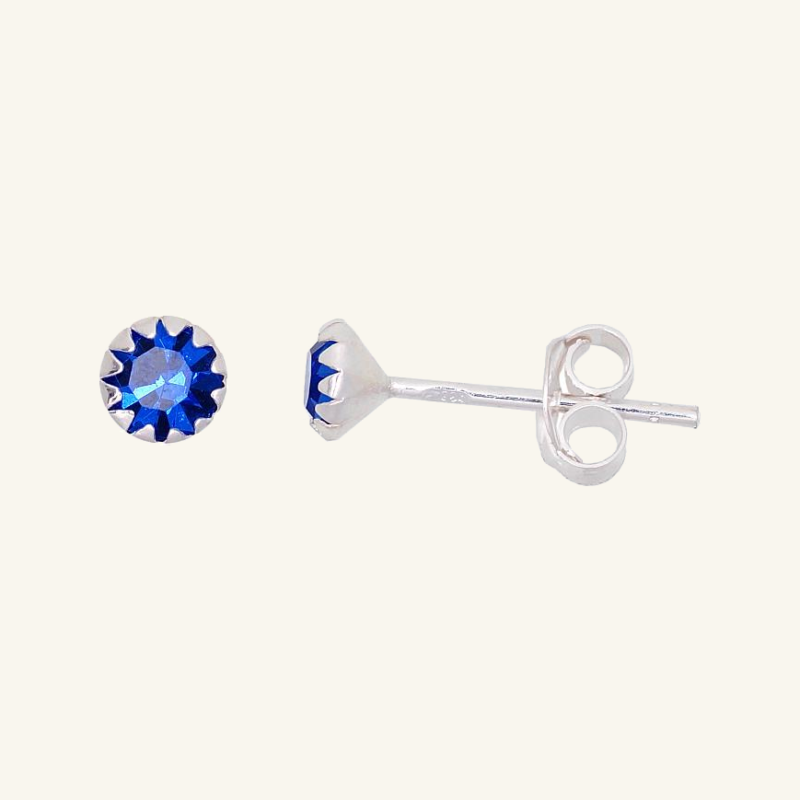 Sidabriniai auskarai vinukai su mėlynais cirkoniais, 4 mm